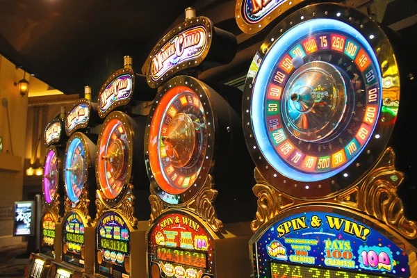 deluna platform interface showing sportsbook markets, live dealers, and payment options