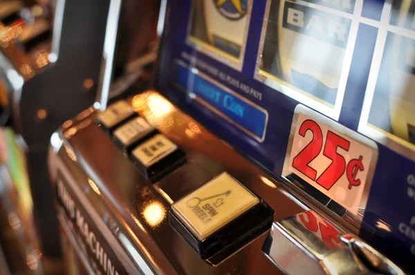 Phoenix Rises slot interface on deluna showing reels, paylines, and spin controls